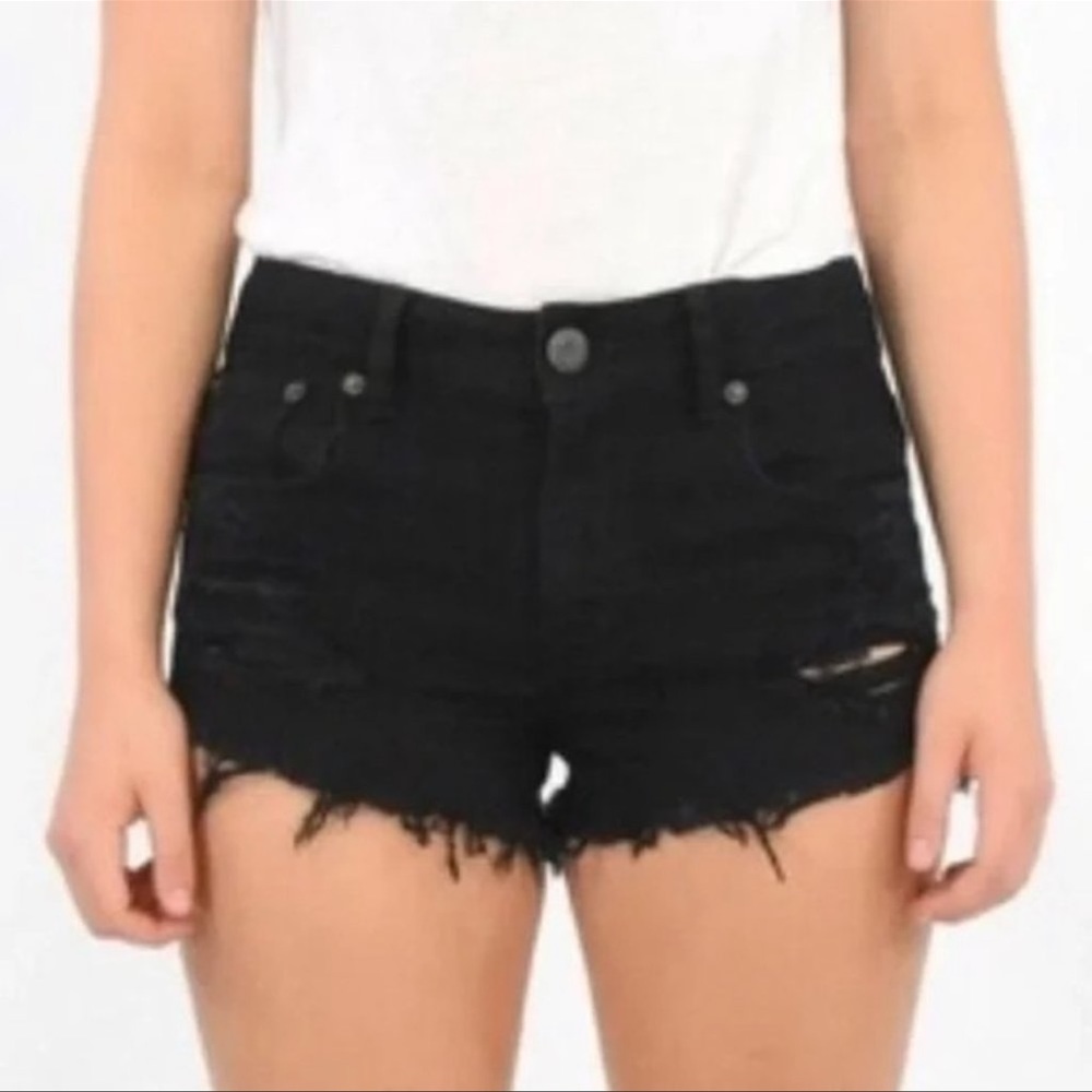 AEO Distressed Cut-Off Stretch Shorts in Black. Women's size 4